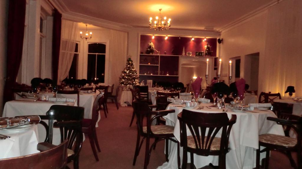 The Royal Hotel Llangollen Exterior photo