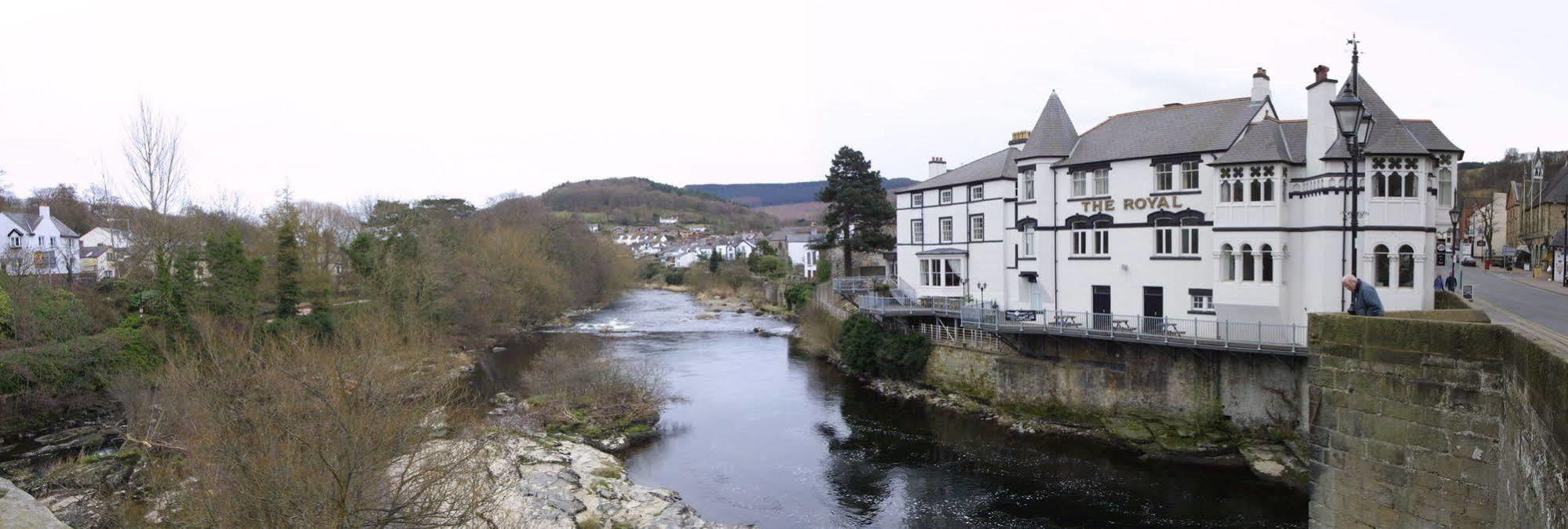 The Royal Hotel Llangollen Exterior photo