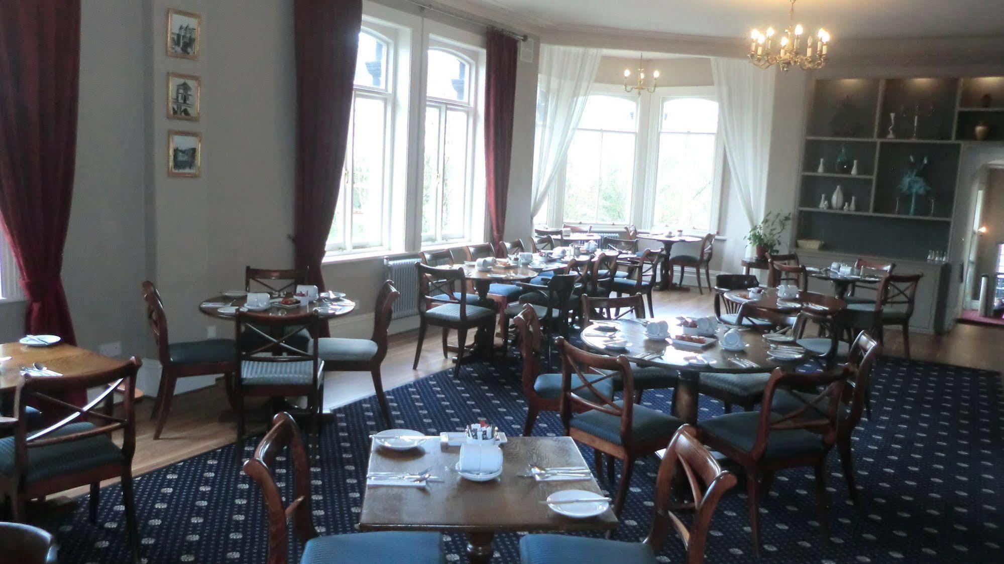 The Royal Hotel Llangollen Exterior photo