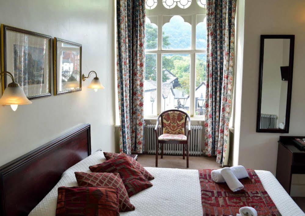 The Royal Hotel Llangollen Exterior photo