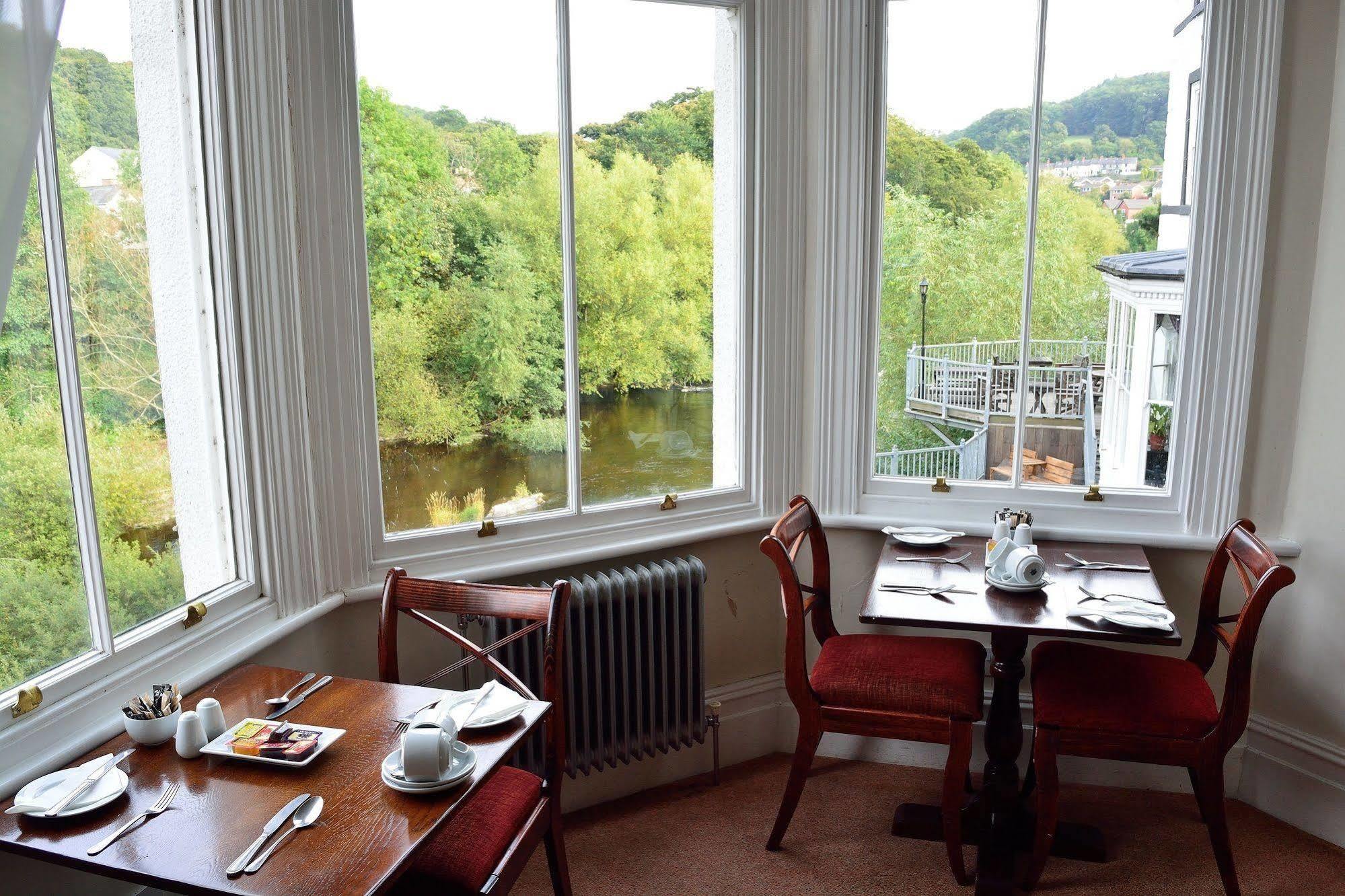 The Royal Hotel Llangollen Exterior photo